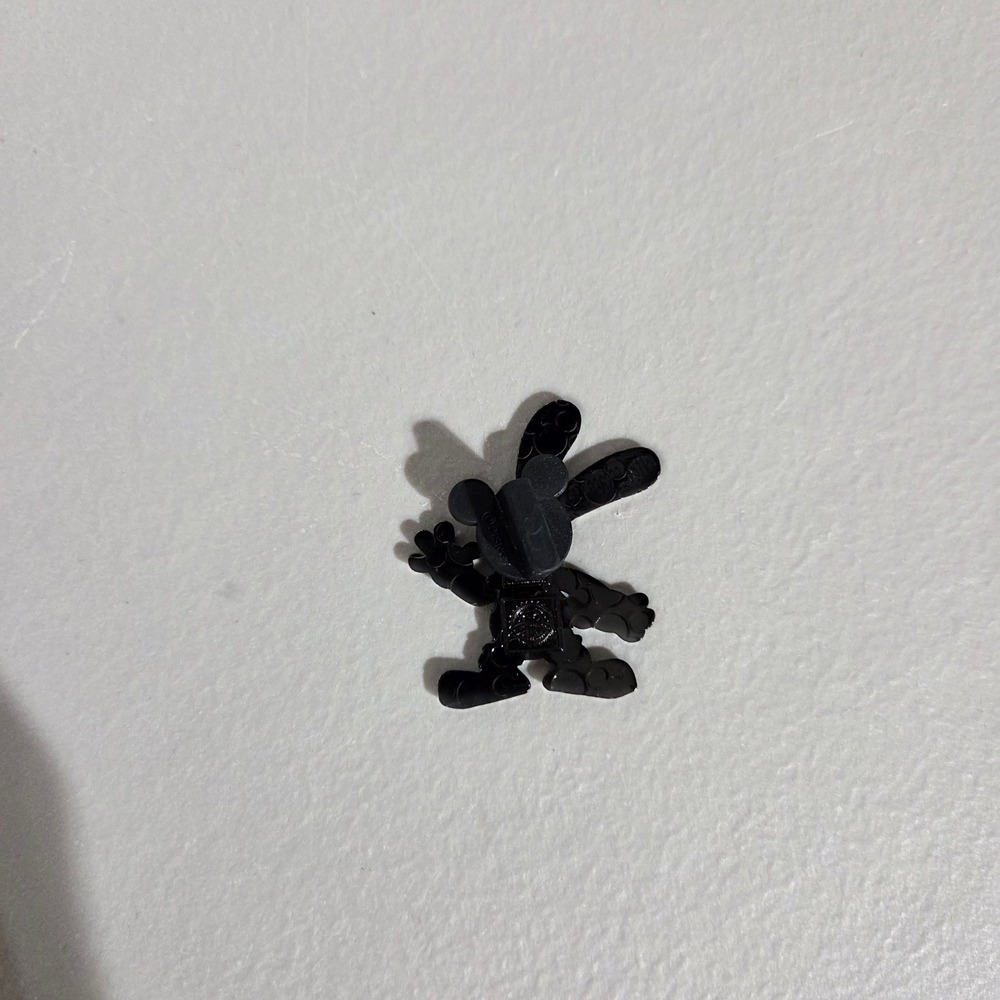 Disney Oswald the Lucky Rabbit Pin Unisex OS Black Blue Enamel Collectible - Picture 2 of 2